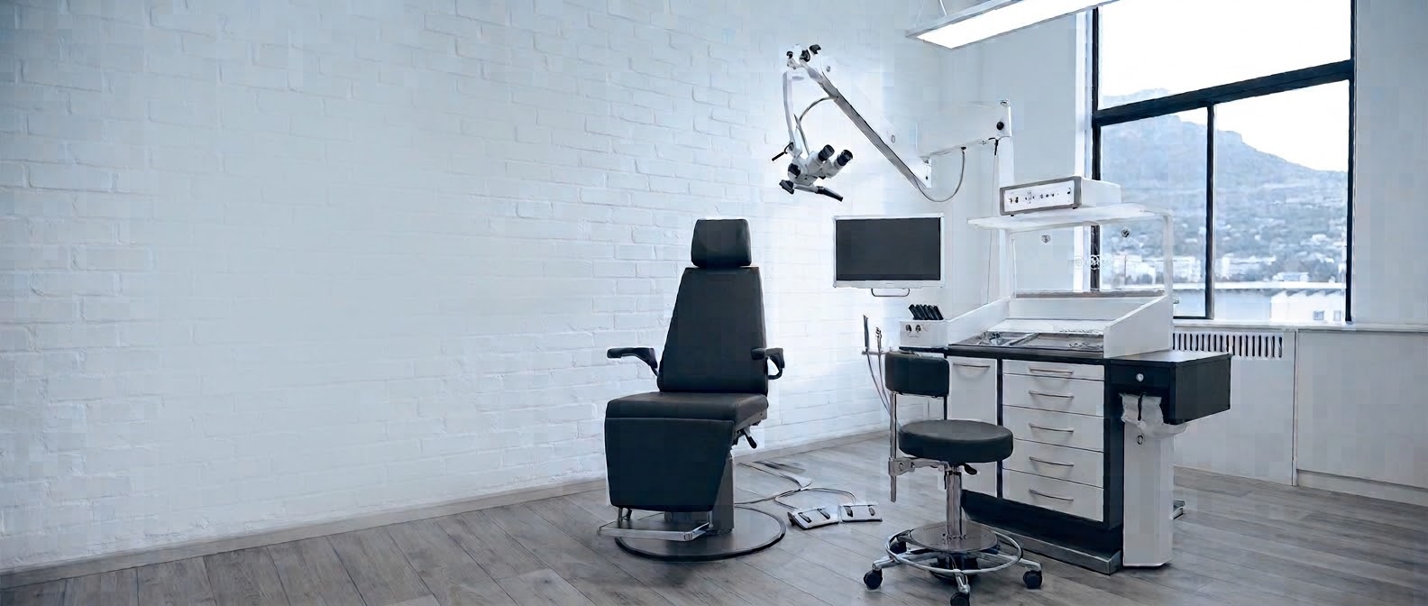 Complete Heinemann ENT treatment workstation in a bright clinical room